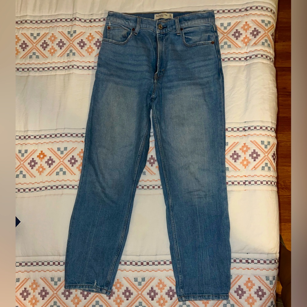 Abercrombie & Fitch Mom High Rise Jeans
